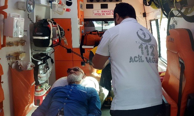 Elektrikli Bisikletli Yaşlı Adam Otomobile Çarptı