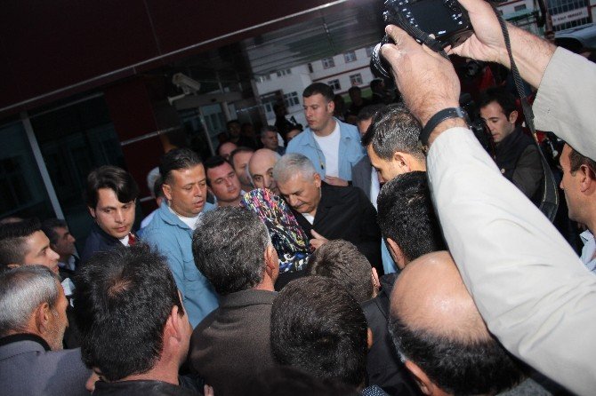 Başbakan Yıldırım Çatışmada Yaralanan Üsteğmeni Ziyaret Etti