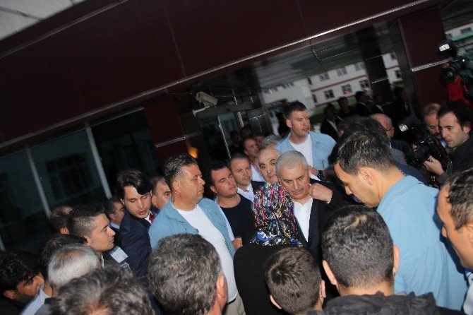 Başbakan Yıldırım Çatışmada Yaralanan Üsteğmeni Ziyaret Etti