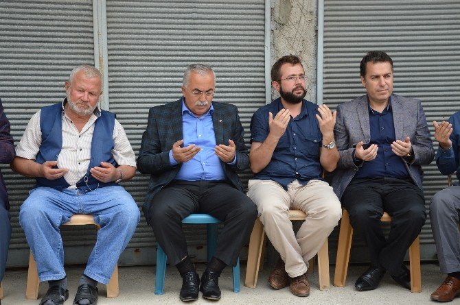 Vali Cevdet Can Şehit Ailesine Taziyede Bulundu