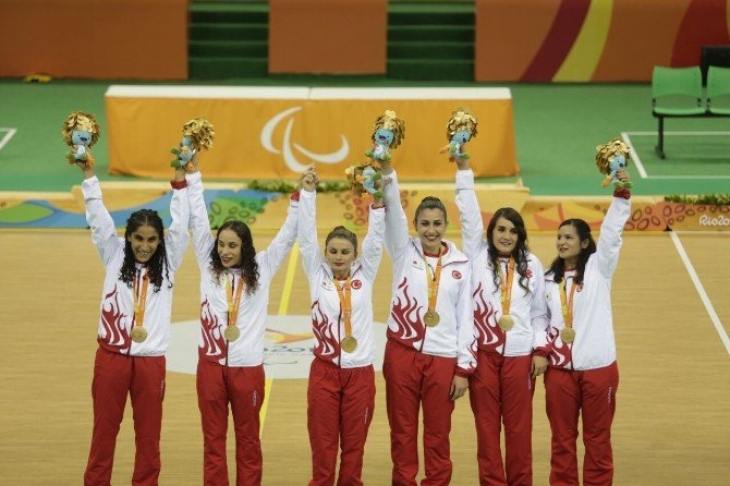 Bakan Çağatay Kılıç, Goalball Kadın Milli Takımı’nı Kutladı