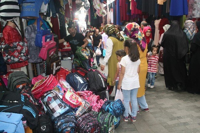 Trabzon’da Çarşı Pazarda Okul Hareketliliği