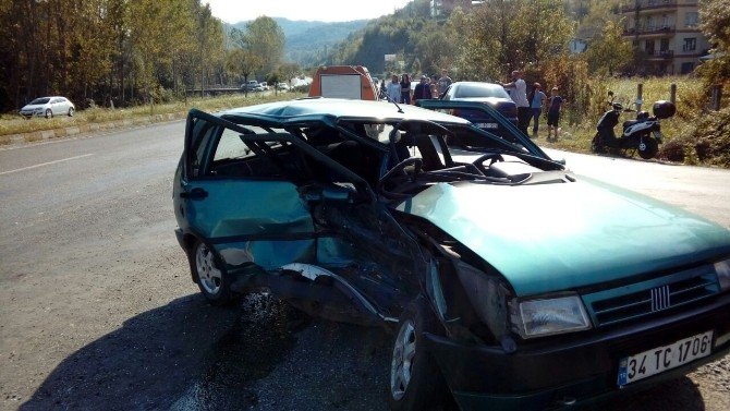 Bartın’da İki Otomobil Çarpıştı: 4 Yaralı