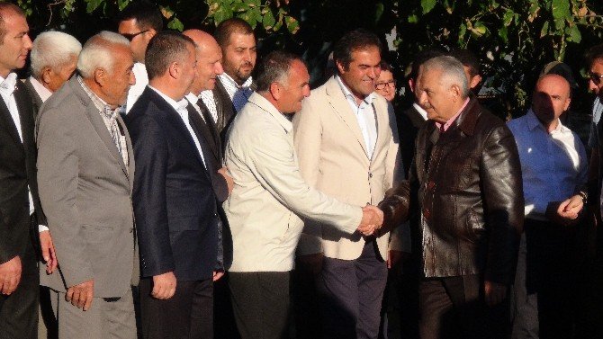 Başbakan Yıldırım Heyelan Meydana Gelen Köyü Ziyaret Etti