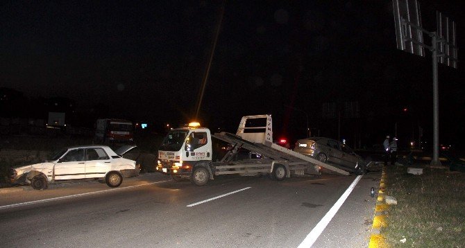 Kastamonu’da Kavşakta İki Otomobil Çarpıştı: 5 Yaralı