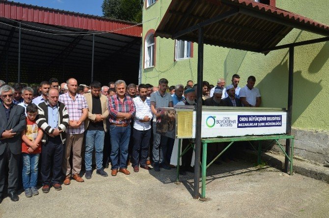Otomobilinde Vurularak Öldürülen İş Adamı Toprağa Verildi