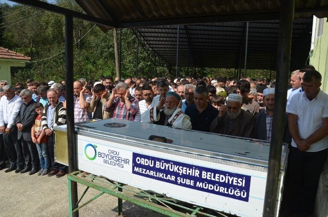 Otomobilinde Vurularak Öldürülen İş Adamı Toprağa Verildi