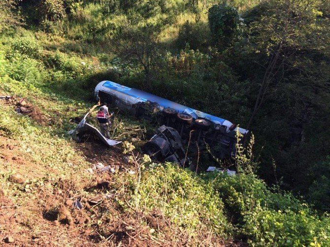 Lpg Yüklü Tanker Uçuruma Yuvarlandı: 1 Ağır Yaralı