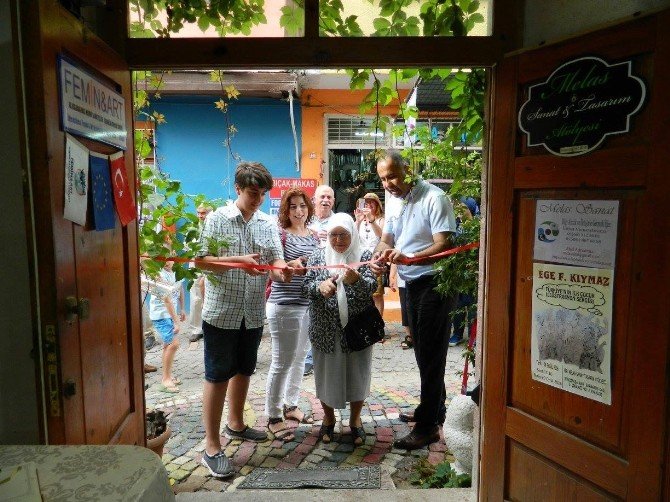 Türkiye’nin İlk İllüstrasyon Çocuk Sergisi Ayvalık’ta Açıldı