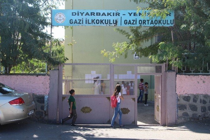 Diyarbakır’da Milli Eğitim Müdürlüğü, Gazetecilerin Okullardan Görüntü Almasını Yasakladı
