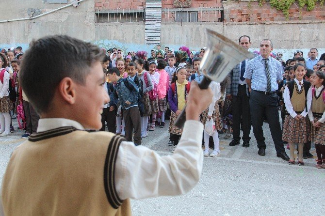 Elazığ’da İlk Ders Zili Çaldı
