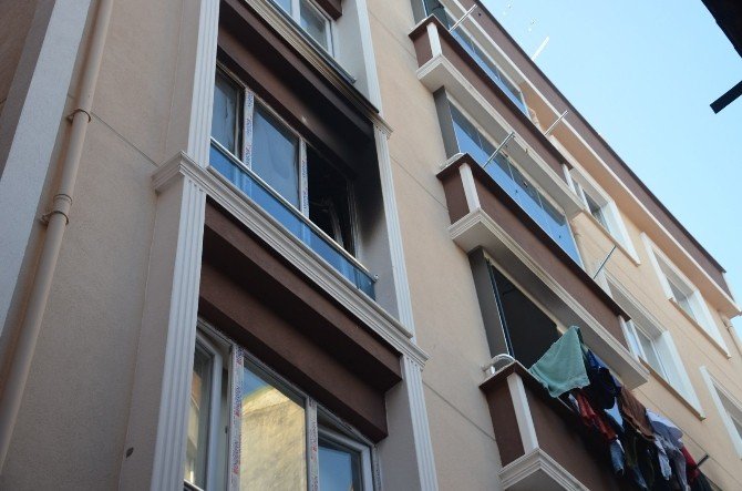 2,5 Yaşındaki Çocuk Yangından Son Anda Kurtarıldı