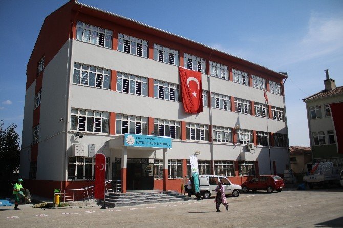 Osmangazi’den Öğrencilere Çanta, Okula Kütüphane