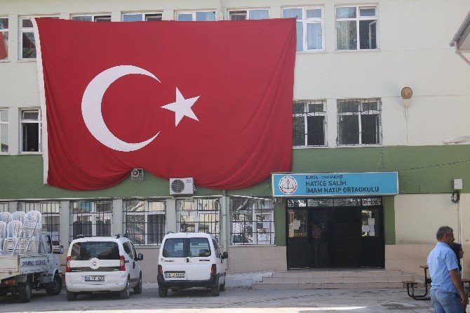 Osmangazi’den Öğrencilere Çanta, Okula Kütüphane