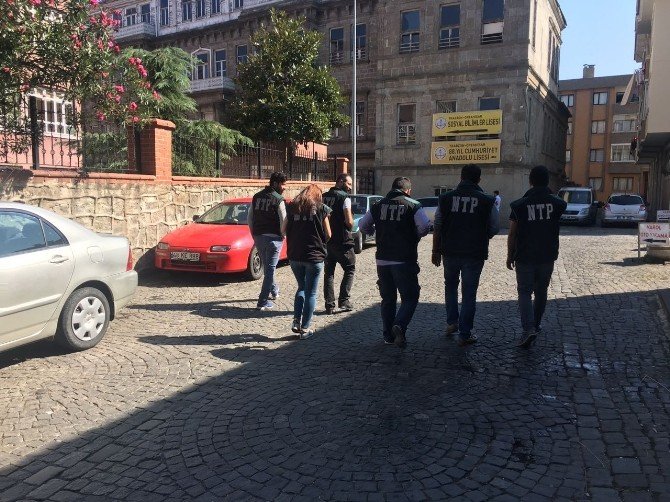 Trabzon’da Okul Önlerinde Uyuşturucu Önlemi