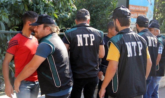 Okul Önleri Ve Parklarda Uyuşturucu Denetimi