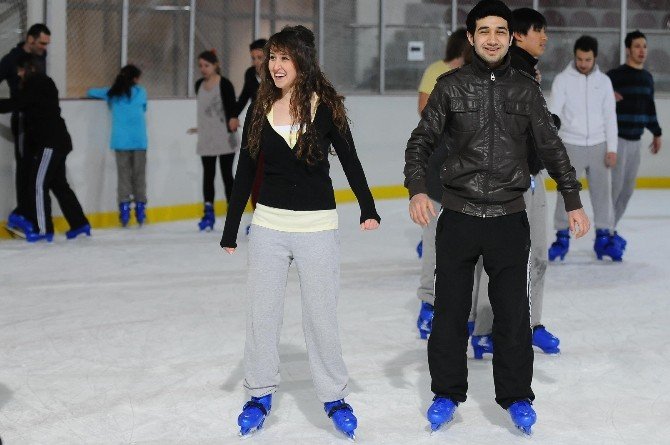 Buz Salonu Açılıyor