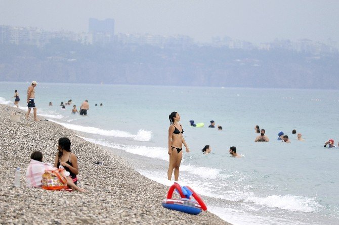 Antalya’da Yağmurda Deniz Keyfi