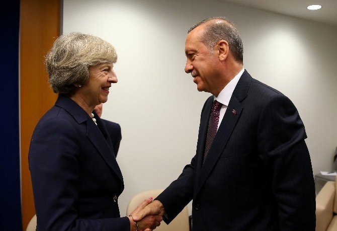 Cumhurbaşkanı Erdoğan, İngiltere Başbakanı May İle Görüştü