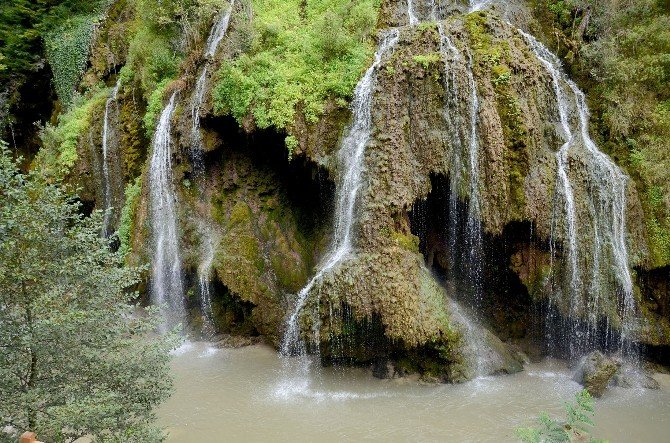 Giresun’da Kuzalan Şelalesi Ve Mavi Göl Turizmin Yeni Gözdesi
