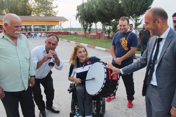 Şampiyon Nazmiye Muratlı Hatay’da Davul Zurna İle Karşılandı
