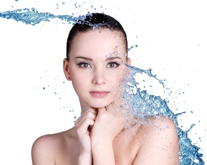 Yaz Sonu Cilt Bakımında İlk Adım: "Bol Su Ve Meyve Tüketin"