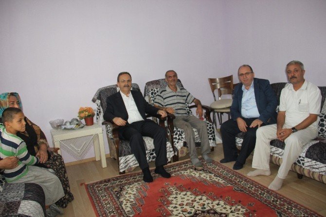 Başkan Şahin’den İhtiyaç Sahibi Aileye Ev