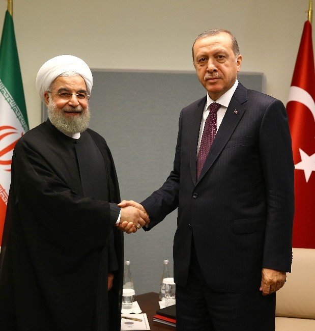 Cumhurbaşkanı Erdoğan, İran Cumhurbaşkanı Ruhani İle Görüştü