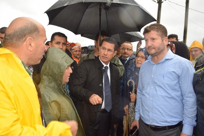 Başbakan Yardımcısı Canikli Ve İçişleri Bakanı Soylu Selden Etkilenen Giresun’un Eynesil İlçesinde İncelemelerde Bulundu