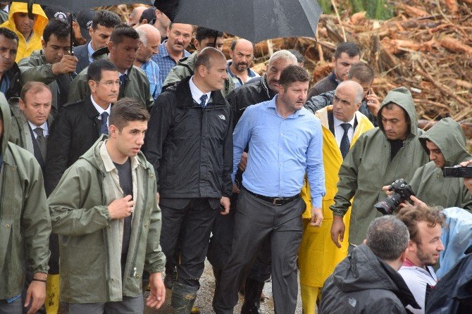 Başbakan Yardımcısı Canikli Ve İçişleri Bakanı Soylu Selden Etkilenen Giresun’un Eynesil İlçesinde İncelemelerde Bulundu