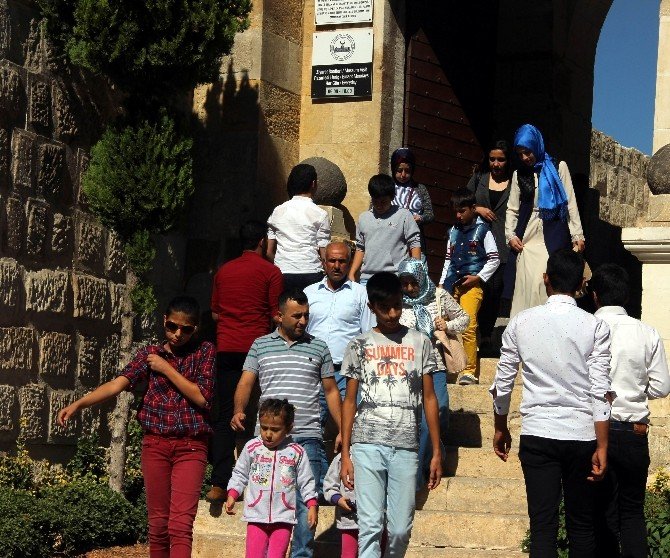 Gaziantep Kalesi’ne Turist Akını