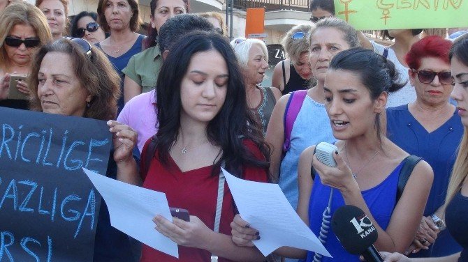 Mersin’de Şortlu Protesto