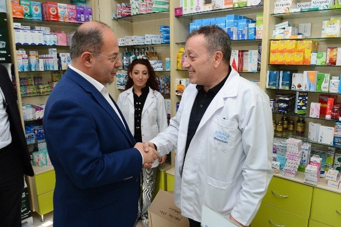Sağlık Bakanı Akdağ’dan Eczaneye Sürpriz Ziyaret