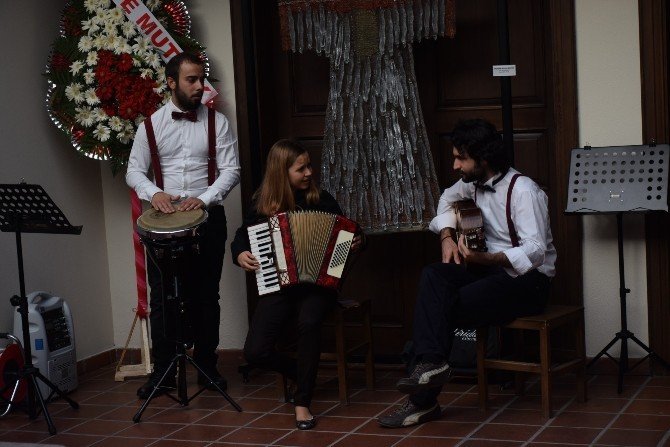 "Bir Varmış Bir Yokmuş" Masallara Götürüyor