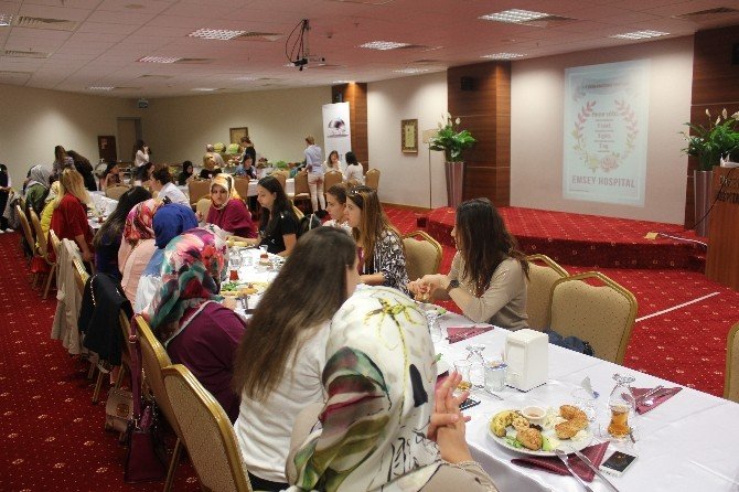 Anne Adayları Anne Sütünün Önemini Uzmanlarından Dinledi