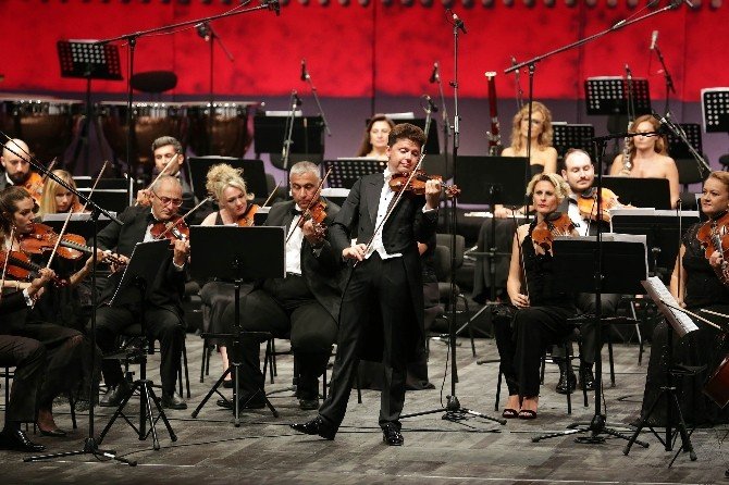 16 Milyon Dolarlık Keman İle Konser