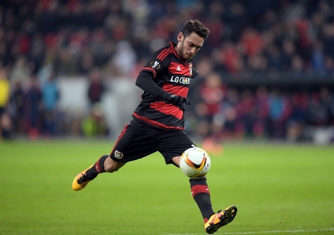 Hakan Çalhanoğlu Almanya’da Haftanın Futbolcusu