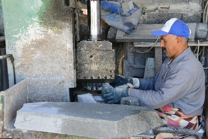 Isparta’nın Andazit Taşı Sarayları Süslüyor