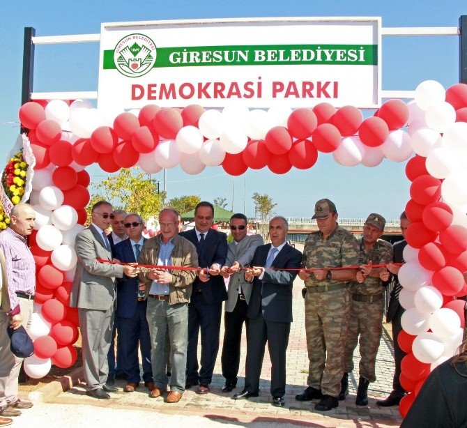 Giresun’da Şehit Ömer Halisdemir Caddesi Ve Demokrasi Parkı Açıldı