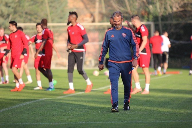 Kartal: "Milli Takımda Bazı Şeyler Tekrar Gözden Geçirilmeli"