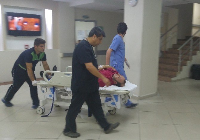 Kavga Ettiği 2 Kişiyi Silahla Yaralayıp Kaçtı