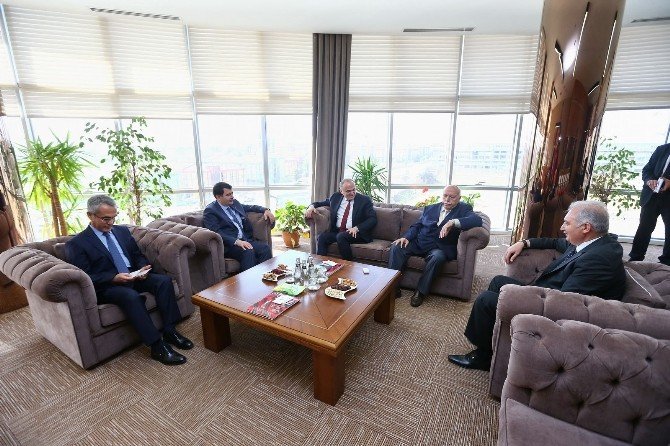 Bakan Faruk Özlü, Başakşehir’de Sanayicilerle Buluştu