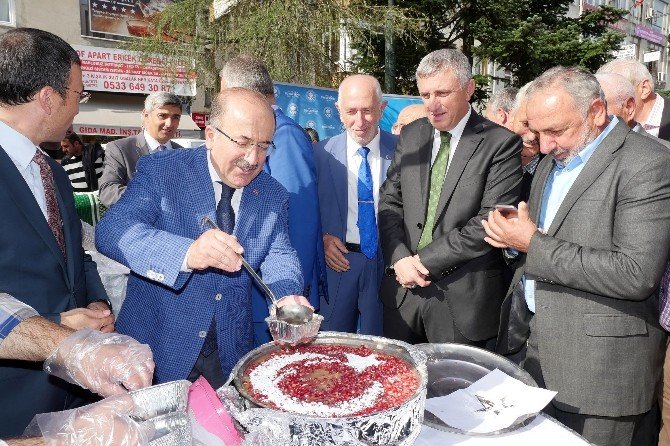 Trabzon’da Araklı Ve Of İlçelerinde Aşure Dağıtıldı