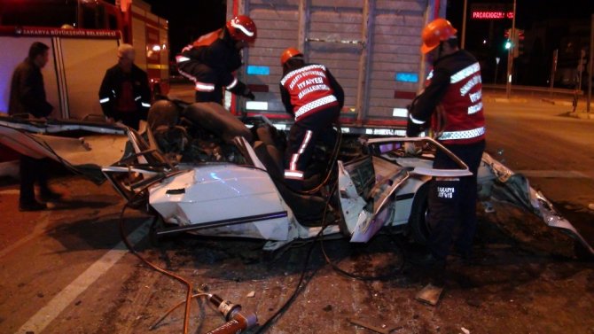 Kırmızı Işıkta Korkunç Kaza: 3 Ölü, 1 Yaralı