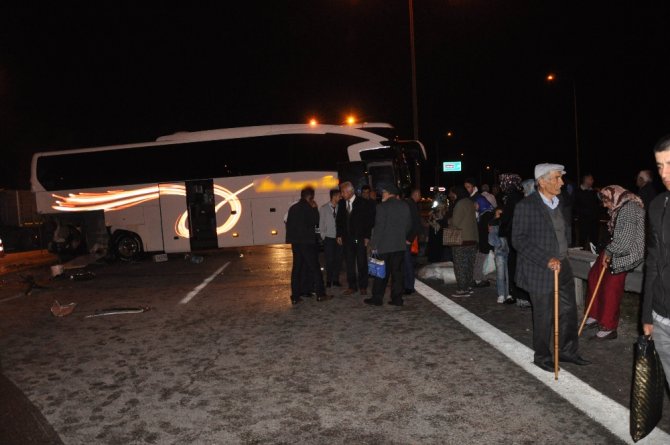 Otobüs, Tır Ve Otomobil Birbirine Girdi: Yaralı