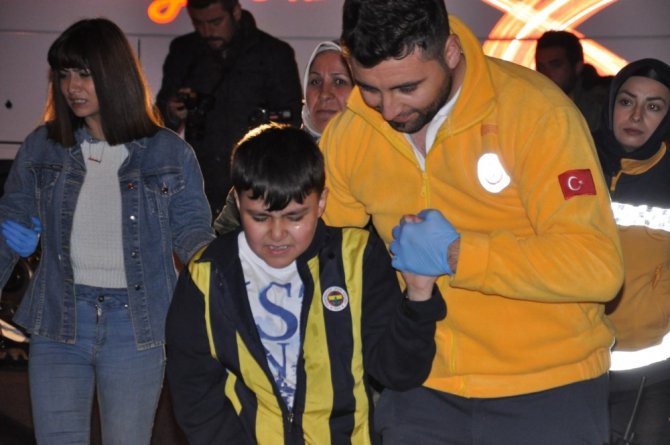 Otobüs, Tır Ve Otomobil Birbirine Girdi: Yaralı