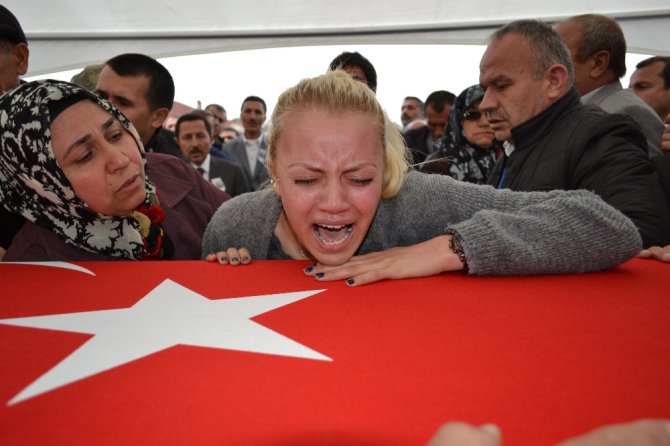 Şehidi Yağmur Altında 5 Bin Kişi Uğurladı