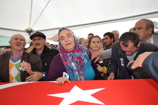 Şehidi Yağmur Altında 5 Bin Kişi Uğurladı