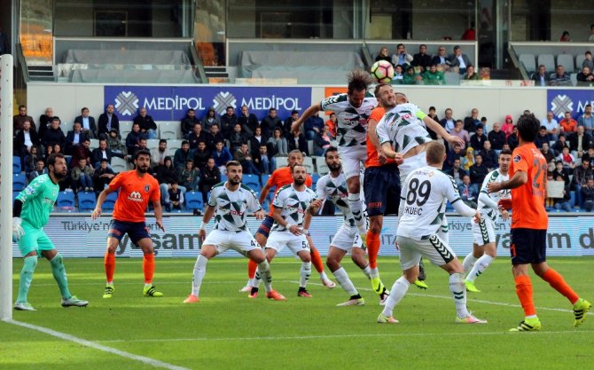 Başakşehir’e Konyaspor Çelmesi