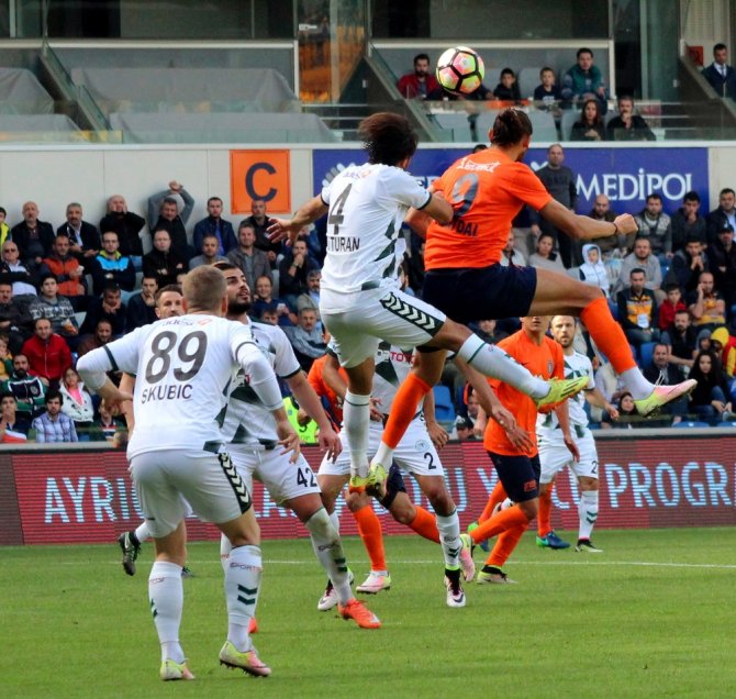 Başakşehir’e Konyaspor Çelmesi